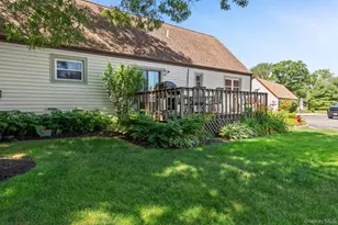 528 Lake Ct, Middle Island, NY 11953 - Photo 15