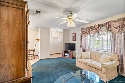 528 Lake Court #528, Middle Island, NY 11953 - Photo 5