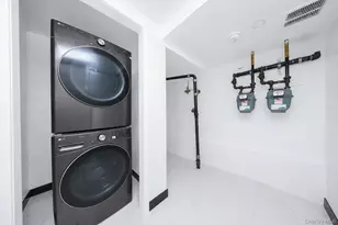 25 Goodwin Pl, Brooklyn, NY 11221 - Photo 37