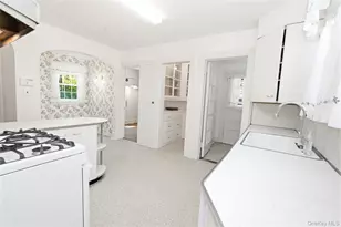 9 Leith Pl, White Plains, NY 10605 - Photo 13