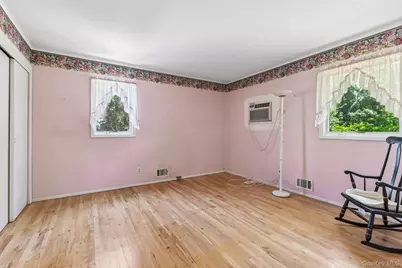 24 Oakley Drive, Huntington Station, NY 11746 - Photo 19