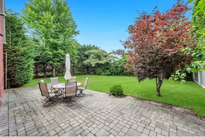 52 Yorktown Street, Rockville Centre, NY 11570 - Photo 9