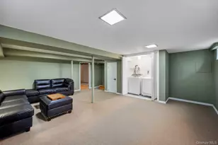 52 Yorktown St, Rockville Centre, NY 11570 - Photo 35