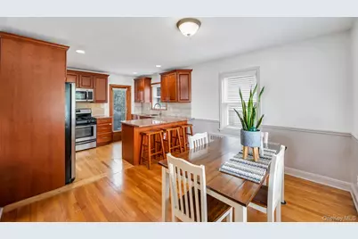 52 Yorktown Street, Rockville Centre, NY 11570 - Photo 17