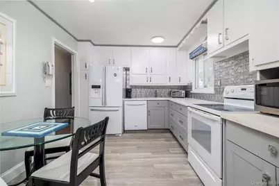 676 Dickens Avenue, Franklin Square, NY 11010 - Photo 7