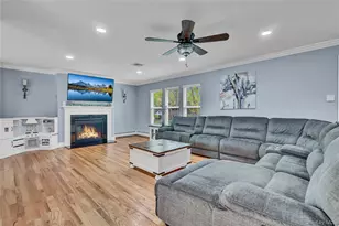 4 St Marks Pl, Stony Brook, NY 11790 - Photo 9