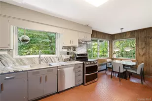 790 Bryant Ave, Roslyn, NY 11576 - Photo 13
