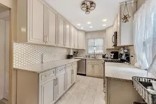38 E Lyons St, Melville, NY 11747 - Photo 17