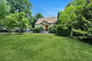 38 E Lyons St, Melville, NY 11747 - Photo 3