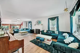 38 E Lyons St, Melville, NY 11747 - Photo 5
