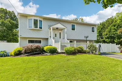 22 Liberty Avenue, Selden, NY 11784 - Photo 3