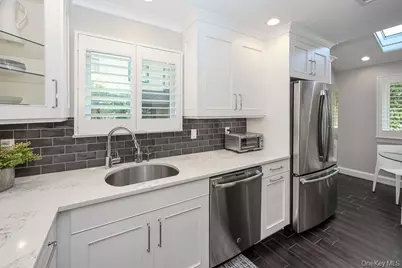 155 Laurel Lane, Wantagh, NY 11793 - Photo 9