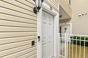 33 Greentree Ct, Shirley, NY 11967 - Photo 3