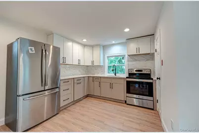 125 Sunset Avenue, Selden, NY 11784 - Photo 7