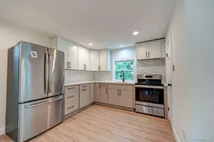 125 Sunset Ave, Selden, NY 11784 - Photo 7