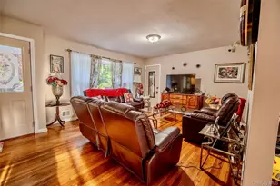 44 S Howell Ave, Farmingville, NY 11738 - Photo 3