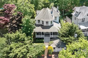 11 Prospect Ave, Shelter Island Heights, NY 11965 - Photo 3