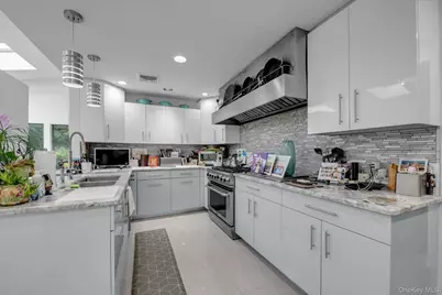 57 Parkway Drive, Roslyn Heights, NY 11577 - Photo 5