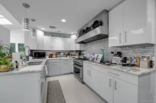 57 Parkway Dr, Roslyn Heights, NY 11577 - Photo 5