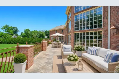 250 Oyster Bay Road, Locust Valley, NY 11560 - Photo 17