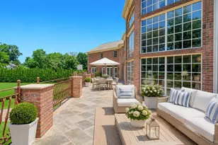 250 Oyster Bay Road, Locust Valley, NY 11560 - Photo 17