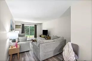 654 Village Dr, Hauppauge, NY 11788 - Photo 7