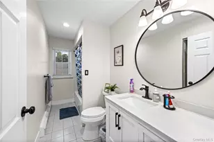 654 Village Dr, Hauppauge, NY 11788 - Photo 15