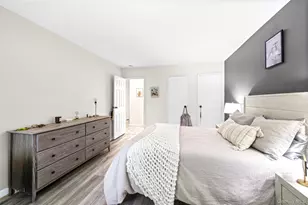 654 Village Dr, Hauppauge, NY 11788 - Photo 11