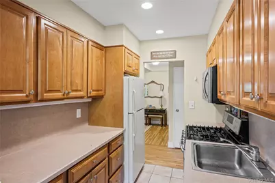 120 Morris Avenue #b5, Rockville Centre, NY 11570 - Photo 9