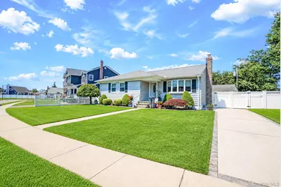 200 Whelan Place, Seaford, NY 11783 - Photo 3