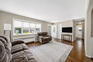 200 Whelan Pl, Seaford, NY 11783 - Photo 5