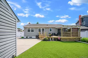 200 Whelan Pl, Seaford, NY 11783 - Photo 21