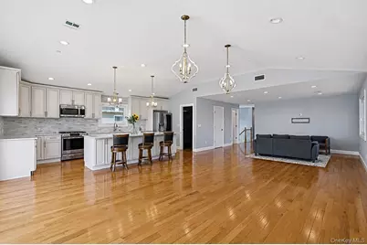 762 Pecan Street, Lindenhurst, NY 11757 - Photo 5