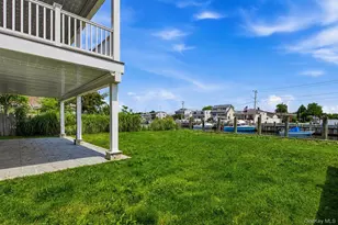 762 Pecan St, Lindenhurst, NY 11757 - Photo 19