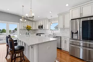762 Pecan St, Lindenhurst, NY 11757 - Photo 7