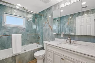 762 Pecan St, Lindenhurst, NY 11757 - Photo 13