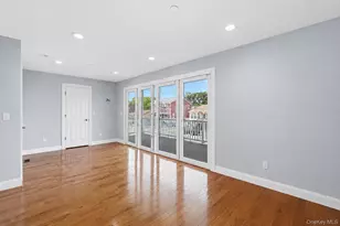 762 Pecan St, Lindenhurst, NY 11757 - Photo 9