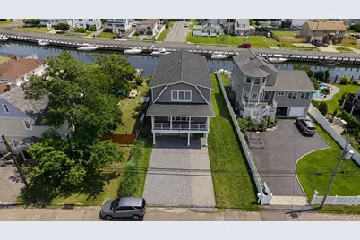 762 Pecan Street, Lindenhurst, NY 11757 - Photo 23