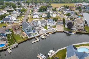 2590 Riverside Dr, Wantagh, NY 11793 - Photo 23
