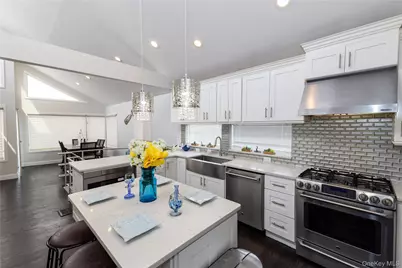 2590 Riverside Drive, Wantagh, NY 11793 - Photo 5