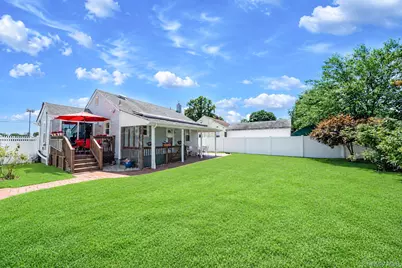 135 Clayton Street, Central Islip, NY 11722 - Photo 25