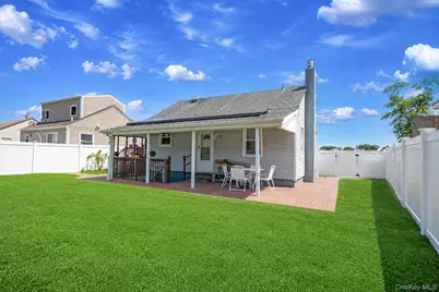 135 Clayton Street, Central Islip, NY 11722 - Photo 23