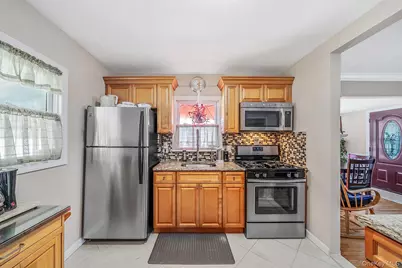 135 Clayton Street, Central Islip, NY 11722 - Photo 7