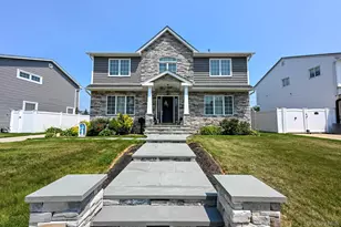816 Gehrig Ave, Franklin Square, NY 11010 - Photo 3