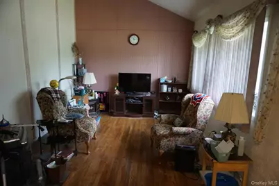 820 N Indiana Avenue, Lindenhurst, NY 11757 - Photo 15