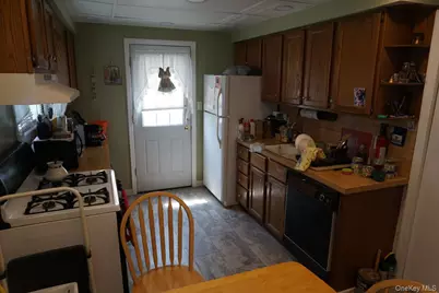 820 N Indiana Avenue, Lindenhurst, NY 11757 - Photo 17
