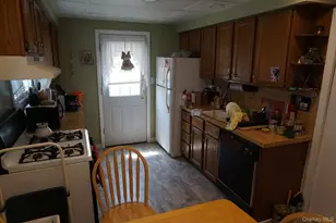 820 N Indiana Ave, Lindenhurst, NY 11757 - Photo 17