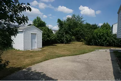 820 N Indiana Avenue, Lindenhurst, NY 11757 - Photo 5