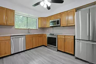 121 Coachlight Square, Montrose, NY 10548 - Photo 9