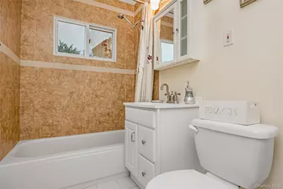 2 Glow Lane, Hicksville, NY 11801 - Photo 21